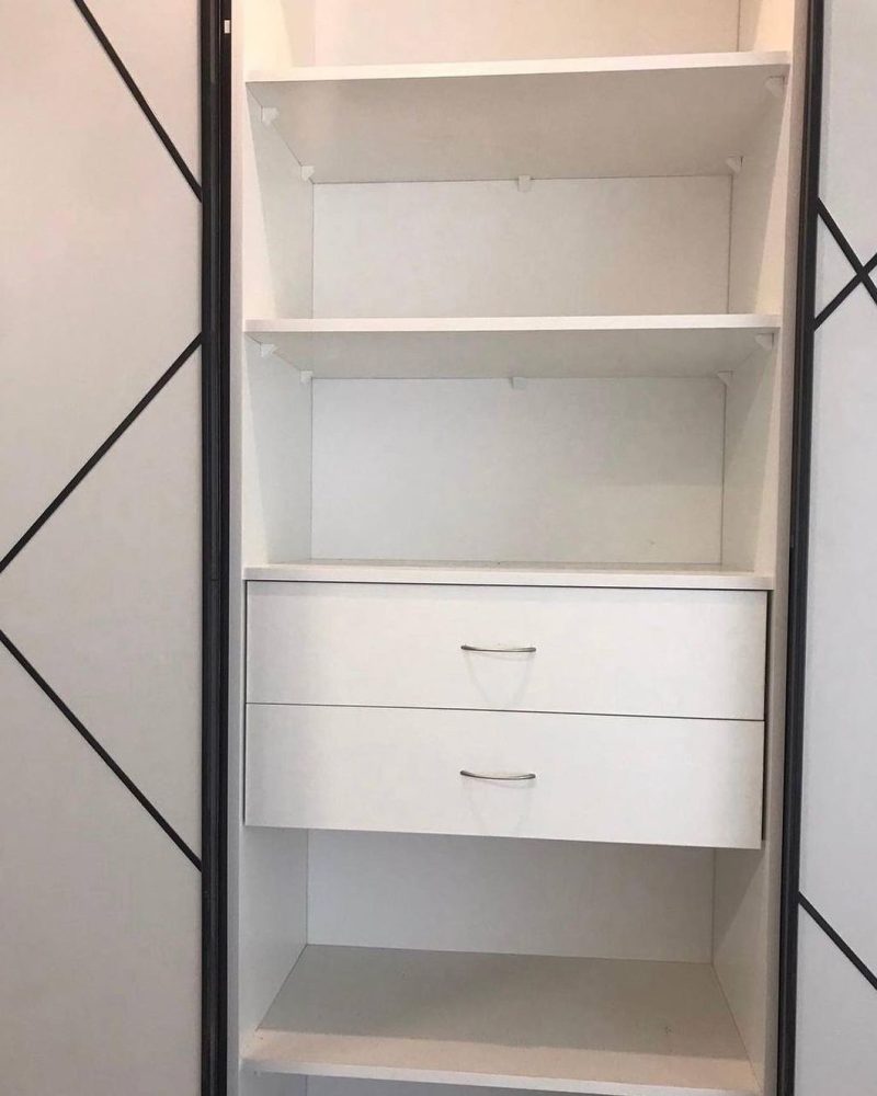 Шкаф-купе серый с узором фото